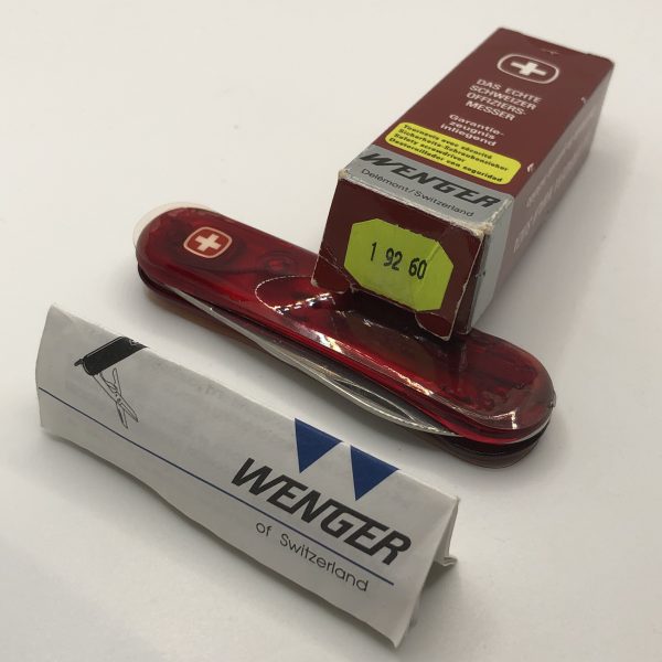 Wenger Basic 01 / translucent red evo scales